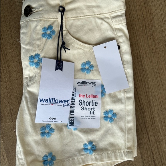 Wallflower Cream and Blue Skorts Floral Summer Style - Picture 8 of 8